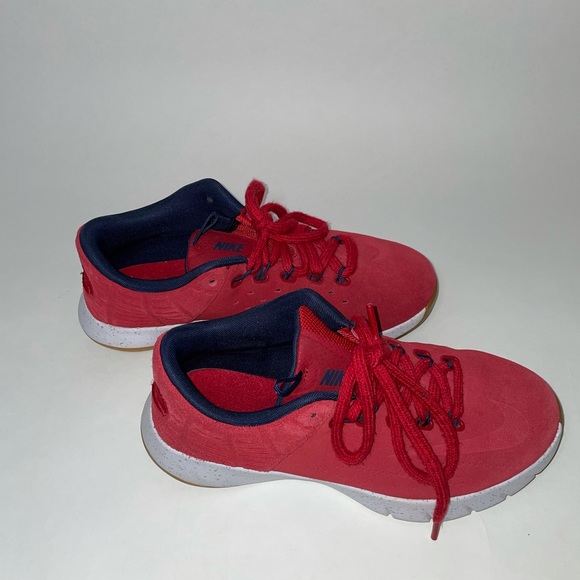 Red Nike suede sneakers shoes - Picture 5 of 6